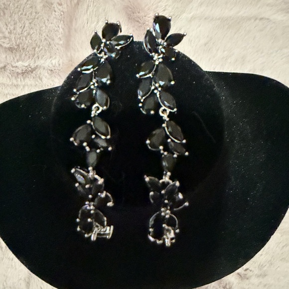 Elegant Gold and Black Fashion Jewelry Earring Bundle - Picture 6 of 7